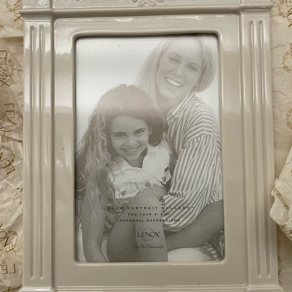 Lenox Picture Frame Portrait Gallery II Roman Friez Ivory Porcelain 4x6 New Home